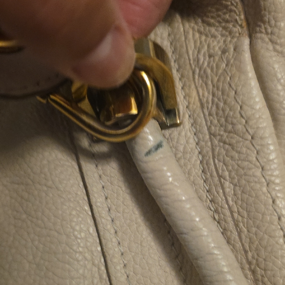 Authentic CHLOE PARATY - Cream Leather Shoulder Bag with Silver Accents - Picture 4 of 16